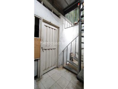 Casa de 3 alcobas en venta en Atanacio Girardot, Cali, 303 m² · foto 2 de 3