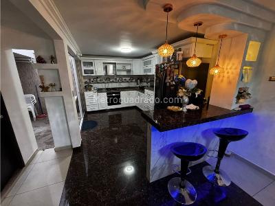 Casa de 5 alcobas en venta en Ciudad 2000, Cali, 360 m² · foto 3 de 16