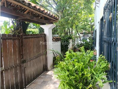 Casa de 5 alcobas en venta en Prados Del Norte, Cali, 293 m² · foto 2 de 20