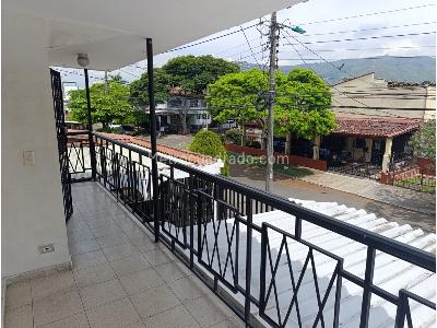 Casa de 5 alcobas en venta en La Merced, Cali, 270 m² · foto 3 de 20