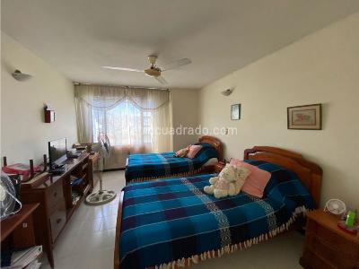 Apartamento de 3 alcobas en venta en Santa Rita, Girardot, 140 m² · foto 4 de 20