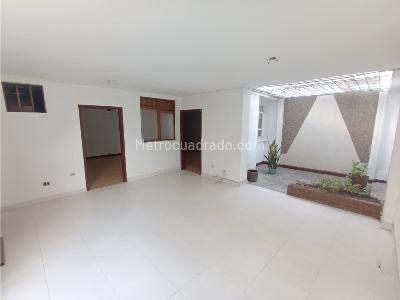 Casa de 5 alcobas en venta en Prados Del Norte, Cali, 302 m² · foto 2 de 20