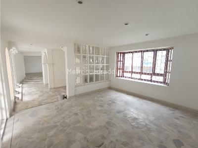 Casa de 4 alcobas en venta en Prados Del Norte, Cali, 406 m² · foto 2 de 20