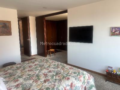 Apartamento de 2 alcobas en venta en Los Rosales, Bogotá, 155 m² · foto 10 de 18