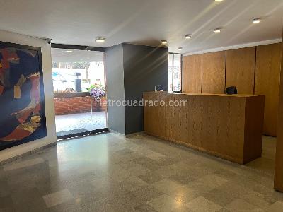 Apartamento de 2 alcobas en venta en Los Rosales, Bogotá, 155 m² · foto 16 de 18