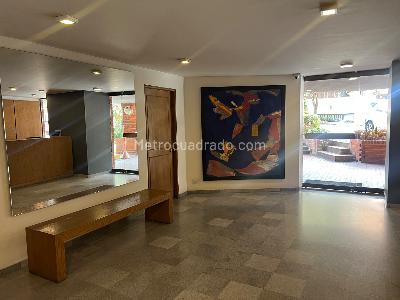Apartamento de 2 alcobas en venta en Los Rosales, Bogotá, 155 m² · foto 17 de 18