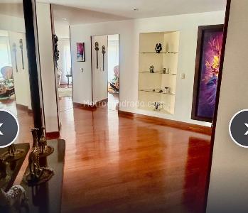 Apartamento de 3 alcobas en venta en Chico Navarra, Bogotá, 235 m² · foto 4 de 12