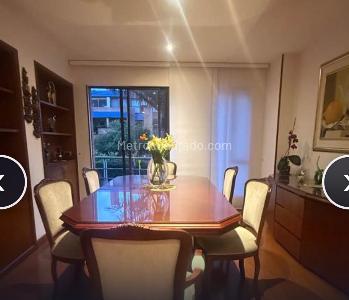 Apartamento de 3 alcobas en venta en Chico Navarra, Bogotá, 235 m² · foto 5 de 12