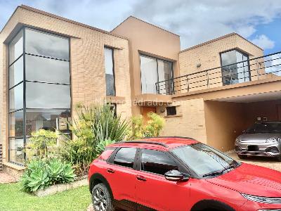 Casa de 5 alcobas en venta en Cajicá, 295 m² · foto 2 de 20
