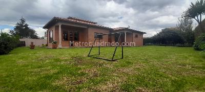 Casa de 4 alcobas en venta en Chía, 400 m² · foto 2 de 18