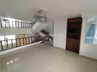 Casa de 4 alcobas en venta en Normandia, Bogotá, 200 m² · foto 2 de 20