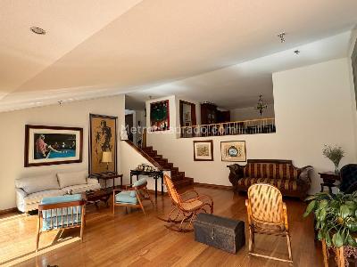 Apartamento de 3 alcobas en venta en Los Rosales, Bogotá, 412 m² · foto 2 de 10