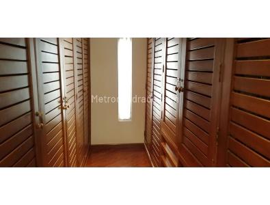 Apartamento de 3 alcobas en venta en La Carolina, Bogotá, 256 m² · foto 17 de 20