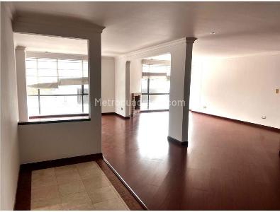 Apartamento en venta en Santa Barbara Central, Bogotá · foto 3 de 11
