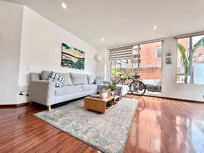 Apartamento de 2 alcobas en venta en Santa Barbara, Bogotá, 79 m² · foto 2 de 12