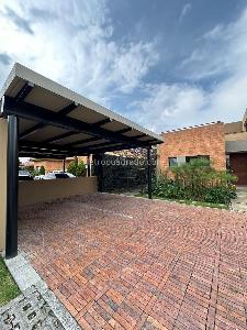 Casa de 3 alcobas en venta en Cr Hacienda Fontanar El Nogal, Chía, 269 m² · foto 2 de 20