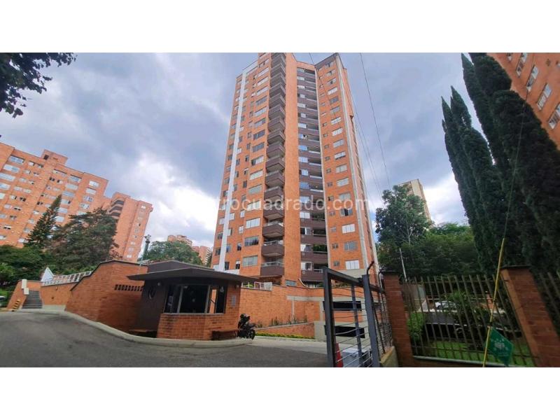Modern 3BR Exterior Apartment (High Floor) in Los Balsos, El Poblado