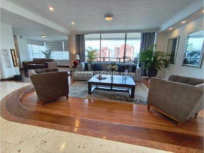 Apartamento de 4 alcobas en venta en El Poblado, Medellín, 250 m² · foto 2 de 19