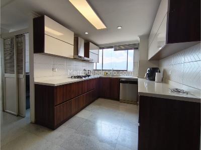 Apartamento de 4 alcobas en venta en El Poblado, Medellín, 250 m² · foto 8 de 19