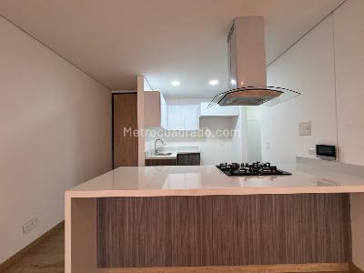 Apartamento de 2 alcobas en venta en Chico Navarra, Bogotá, 125 m² · foto 6 de 20