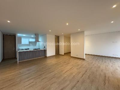 Apartamento de 2 alcobas en venta en Chico Navarra, Bogotá, 125 m² · foto 3 de 20