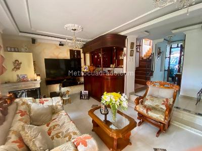 Casa de 3 alcobas en venta en Ub Cordoba, Bogotá, 274 m² · foto 2 de 18
