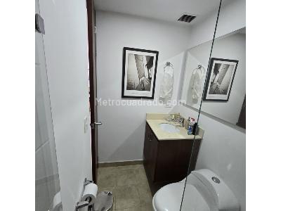 Apartamento de 2 alcobas en arriendo en El Poblado, Medellín, 74 m² · foto 12 de 19