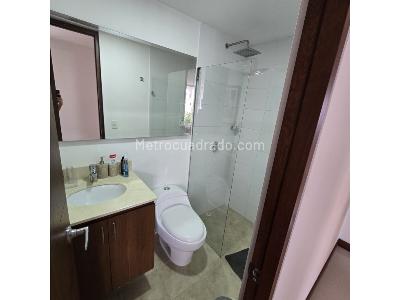 Apartamento de 2 alcobas en arriendo en El Poblado, Medellín, 74 m² · foto 13 de 19