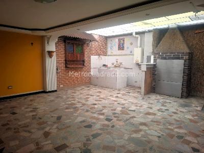 Casa de 3 alcobas en venta en Mandalay, Bogotá, 250 m² · foto 8 de 20