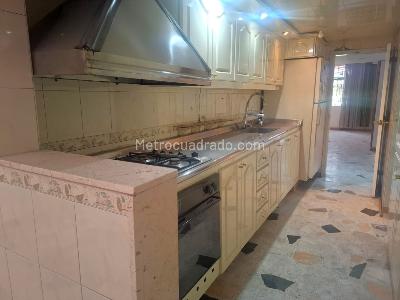 Casa de 3 alcobas en venta en Mandalay, Bogotá, 250 m² · foto 10 de 20