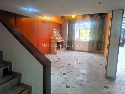 Casa de 3 alcobas en venta en Mandalay, Bogotá, 250 m² · foto 2 de 20