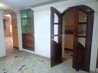 Casa de 3 alcobas en venta en Mandalay, Bogotá, 250 m² · foto 6 de 20