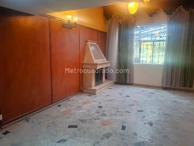 Casa de 3 alcobas en venta en Mandalay, Bogotá, 250 m² · foto 3 de 20