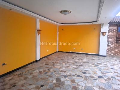 Casa de 3 alcobas en venta en Mandalay, Bogotá, 250 m² · foto 4 de 20