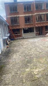 Casa de 5 alcobas en venta en La Calera Av, La Calera, 700 m² · foto 2 de 4
