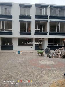 Casa de 5 alcobas en venta en La Calera Av, La Calera, 700 m² · foto 3 de 4