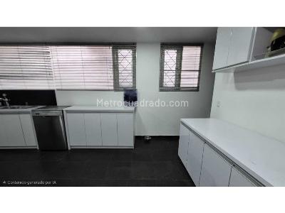 Apartamento de 3 alcobas en venta en Chico, Bogotá, 172 m² · foto 6 de 16