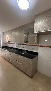 Apartamento de 5 alcobas en venta en Laureles, Medellín, 139 m² · foto 3 de 9