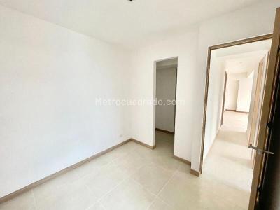 Apartamento de 3 alcobas en venta en Las Lomitas, Sabaneta, 64 m² · foto 7 de 11