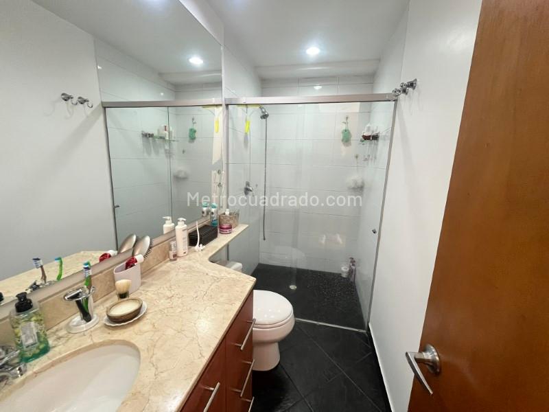 Modern 2BR Apartment with Balcony in Alejandría - 9