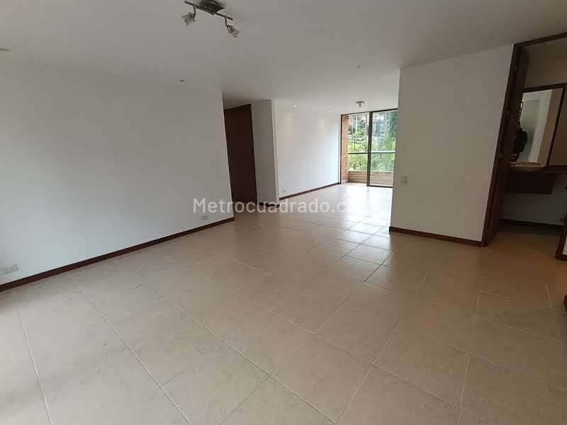 Apartamento Cómodo de 3 Alcobas en Los Balsos - 2