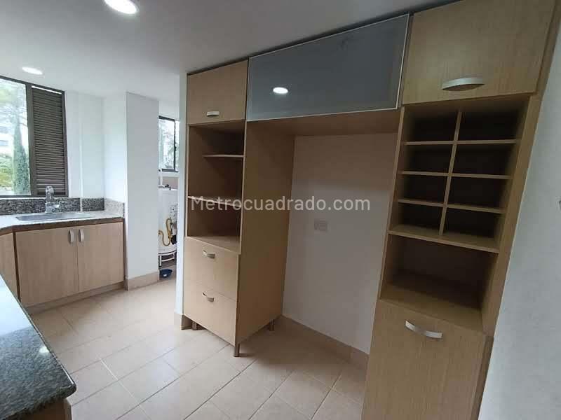 Apartamento Cómodo de 3 Alcobas en Los Balsos - 4