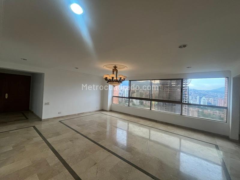 3BR Apartment with Terrace in Los Balsos, El Poblado - 2