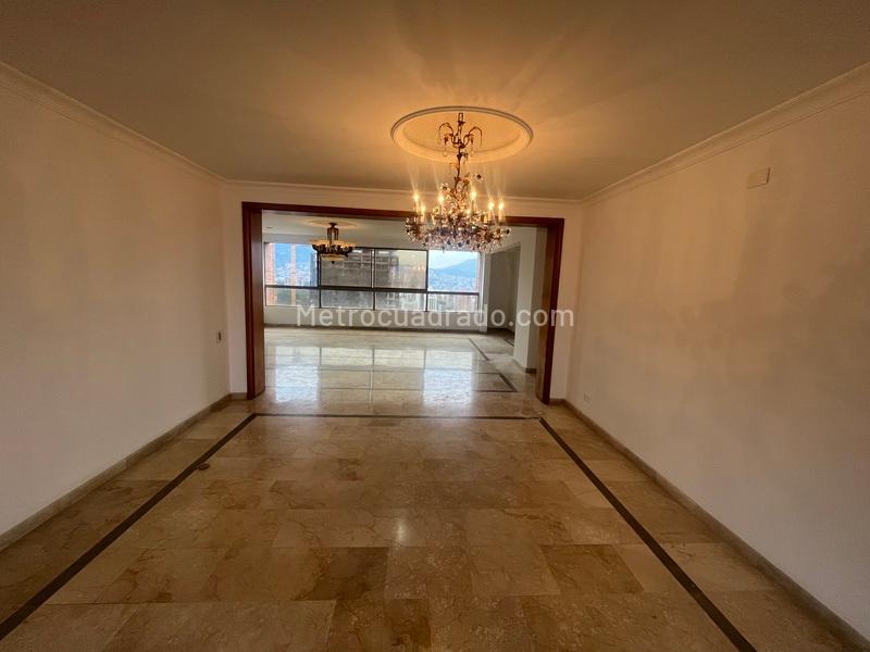 3BR Apartment with Terrace in Los Balsos, El Poblado - 4