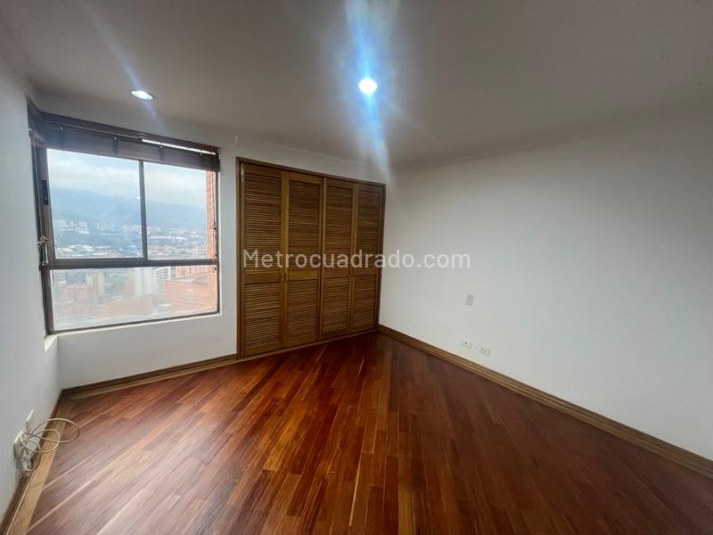 3BR Apartment with Terrace in Los Balsos, El Poblado - 7
