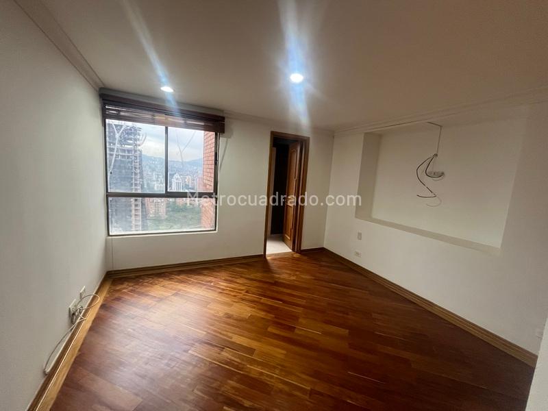 3BR Apartment with Terrace in Los Balsos, El Poblado - 9