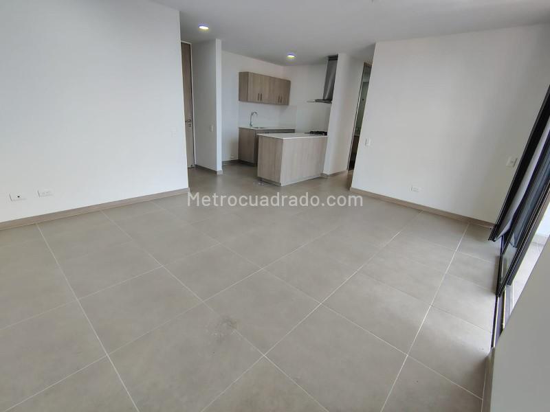 2BR Apartment in Los Colegios (72 m²) - 3