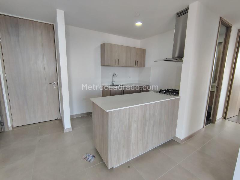 2BR Apartment in Los Colegios (72 m²) - 4