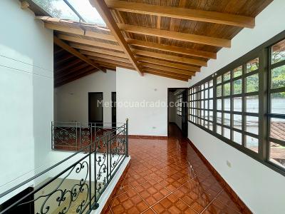 Casa de 5 alcobas en venta en La Doctora, Sabaneta, 400 m² · foto 11 de 20