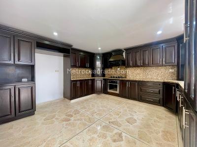 Casa de 5 alcobas en venta en La Doctora, Sabaneta, 400 m² · foto 13 de 20